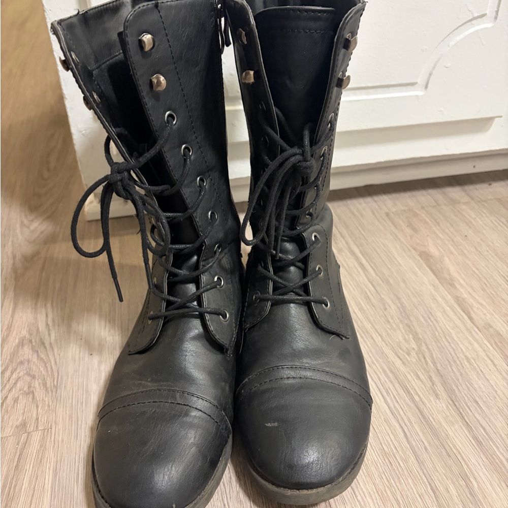 Stylish Black Lace-Up Women's Boots